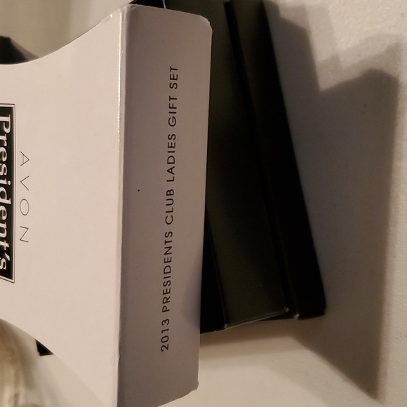 Avon Earrings and hairpins - Picture 5 of 5